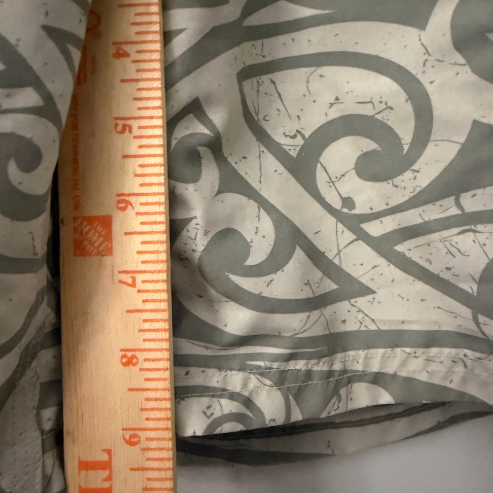 Simms Swim Trunks Mens 34 Graphic Print Board Shorts Solarflex Fishing Suit B731 - Picture 4 of 8
